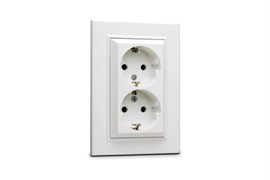 Розетка MAKEL Karea 56001082, двухместная, встраиваемая, белая, с заземлением 54525